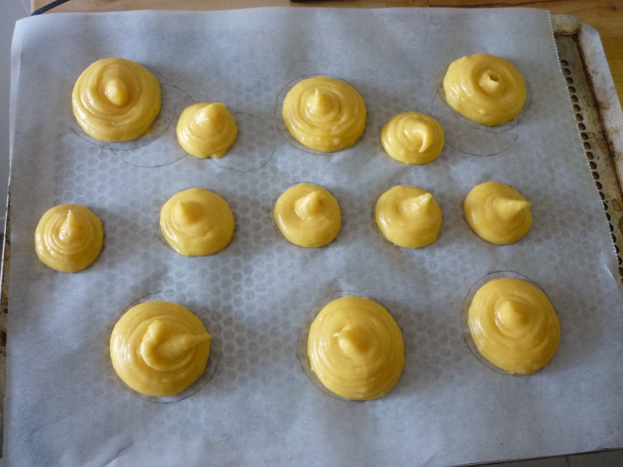 Religieuses à la violette - crème pâtissière & pâte à choux